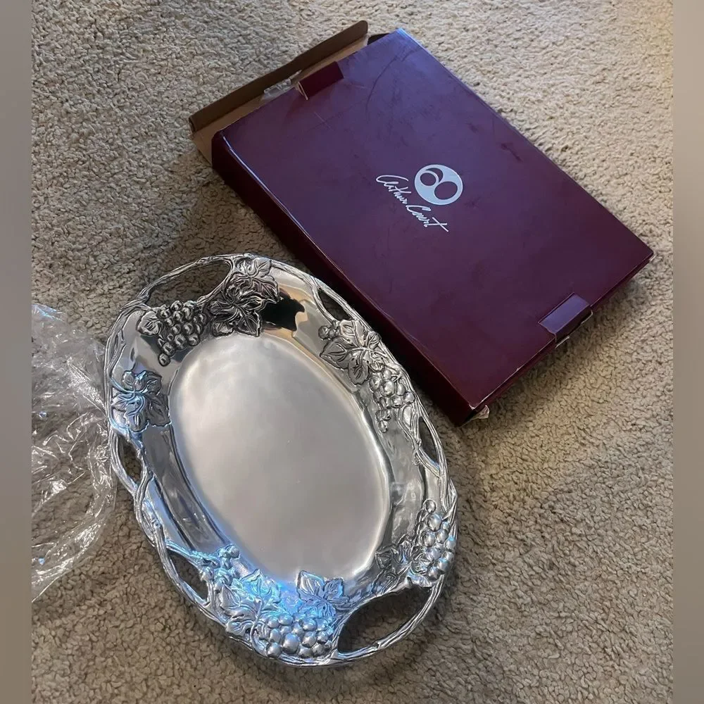 Arthur court grape dish